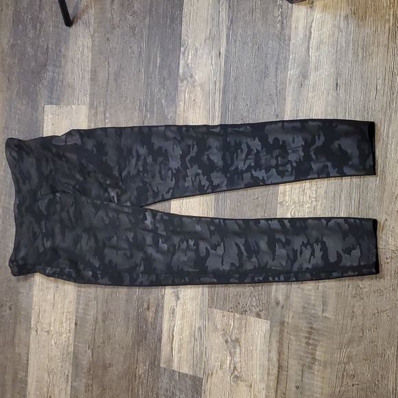 Spanx Camo Black Leggings Large - Picture 4 of 5